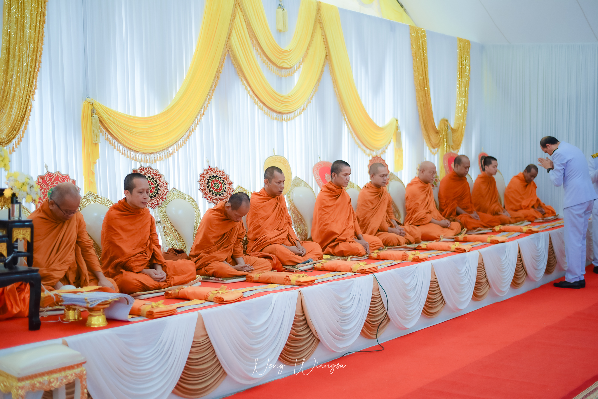 กิจกรรม 5 ธันวาคม 67 พิธีเจริญพระพุทธมนต์ และตักบาตรข้าวสารอาหารแห้ง ณ บริเวณหลังสถานีรถไฟบ้านส้อง