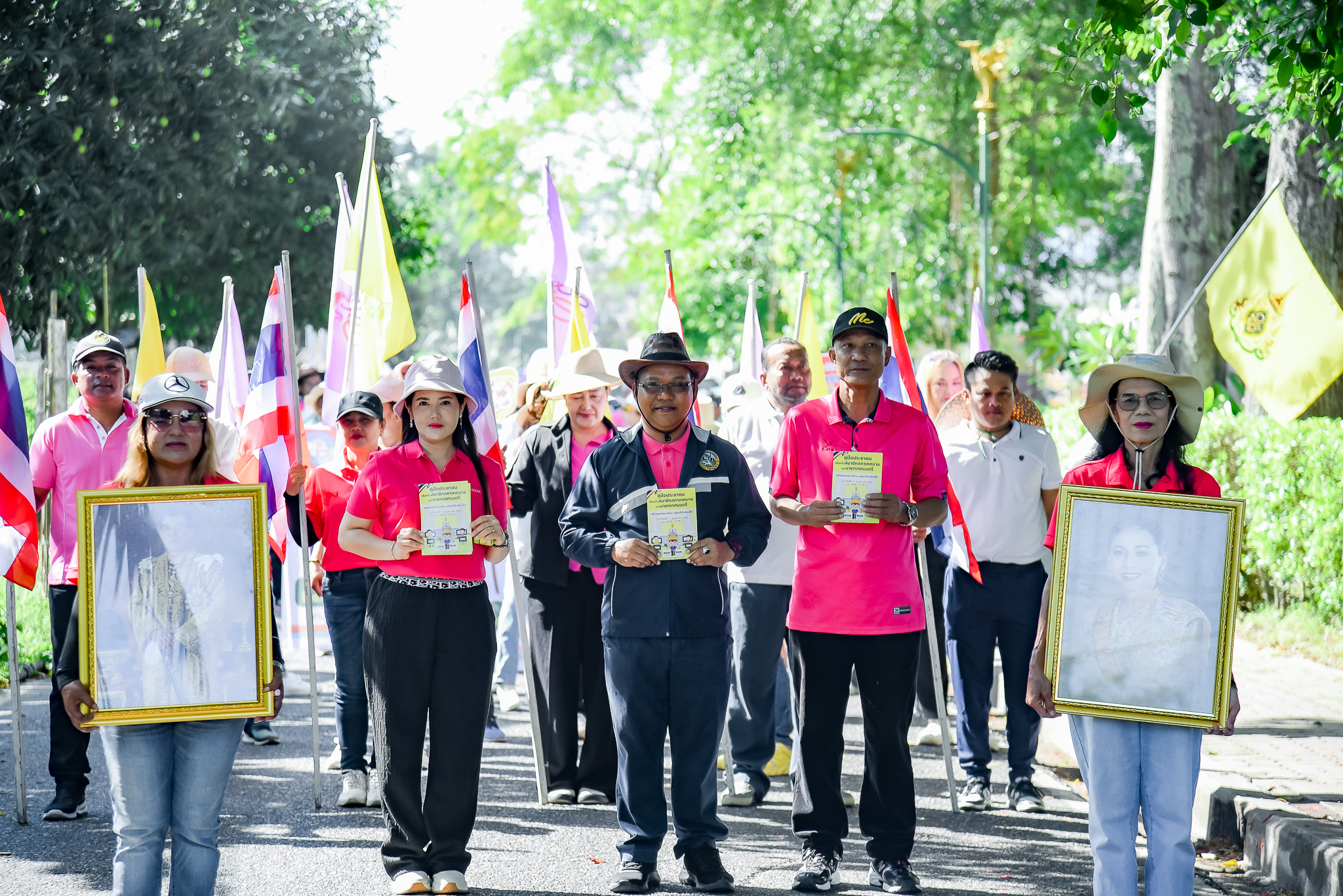เทศบาลเมืองเวียงสระ นำโดยปลัด 
สุพจน์ เดชอรุณ ร่วมเดินรณรงค์เชิญชวนให้ประชาชนมาเลือกตั้งนายกเทศบาลเมืองเวียงสระและสมาชิกสภาเทศบาลเมืองเวียงสระ
วันที่ 11 พฤษภาคม 2568 นี้ ตั้งแต่เวลา 08.00-17.00น.
