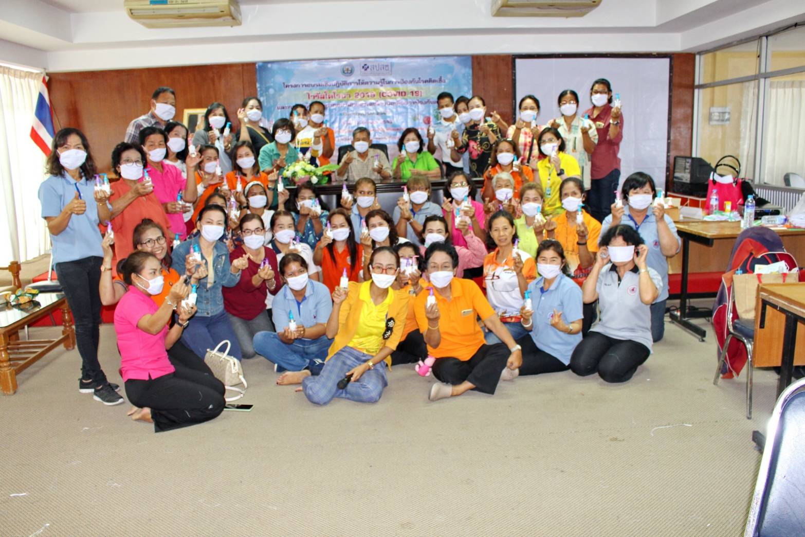 การป้องกันโรคติดเชื้อ ไวรัสโคโรนา 2019 ( covid-19)<br> และการจัดทำหน้ากากอนามัยและเจลล้างมือ<br> เพื่อการป้องกันตนเอง ปีงบประมาณ 2563 <br>ณ ห้องประชุมเทศบาลตำบลเวียงสระ